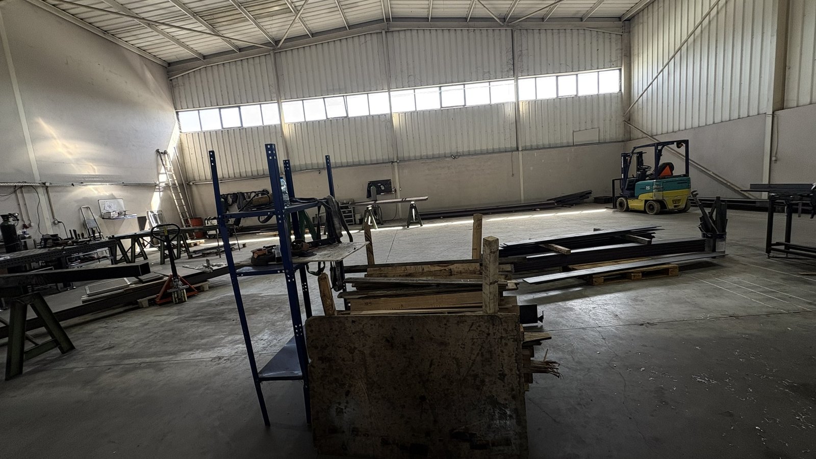 Interior da oficina da Arq Steel Projects
